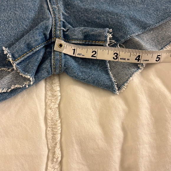 NWT Levi’s 501 denim shorts with raw hem. Size 30. Measurements in pics. - Picture 4 of 10
